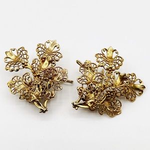 Vintage filigree gold tone floral Wingback earrings 1.5”